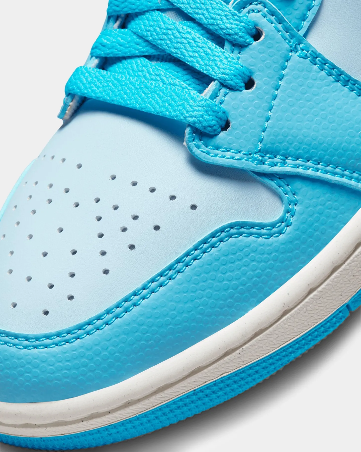 Jordan Women's Air Jordan 1 Mid SE Ice Blue/Dk Powder