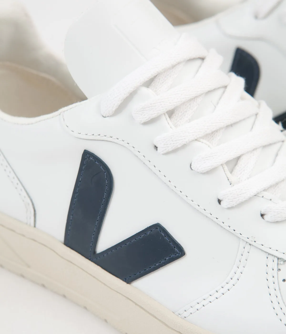 Veja V-10 Leather Shoes - Extra White / Nautico Pekin